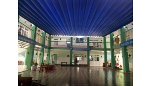 Đội ngũ thi công mái hiên trường học chuyên nghiệp